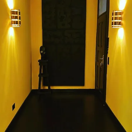 1200 Sq Ft Luxus Designer In Heart Of Apartment *