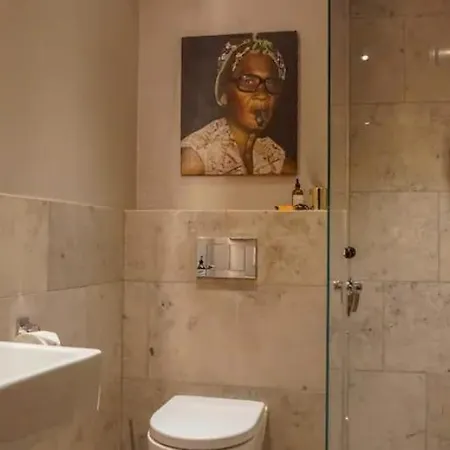 1200 Sq Ft Luxus Designer In Heart Of Apartment Munich