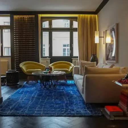 1200 Sq Ft Luxus Designer In Heart Of Apartment *