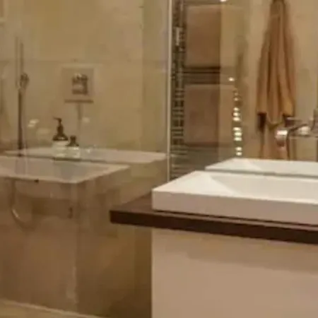 Διαμέρισμα 1200 Sq Ft Luxus Designer In Heart Of